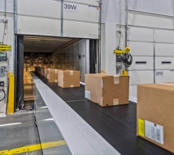 order fulfillment conveyor in a warehouse